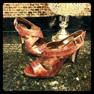 BRAND NEW GORGEOUS BANDOLINO HEELS, SIZE 9.5